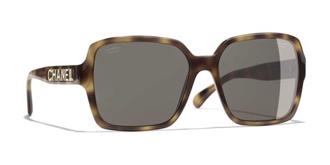 lunette de soleil chanel femme|chanel lunette de soleil carré.